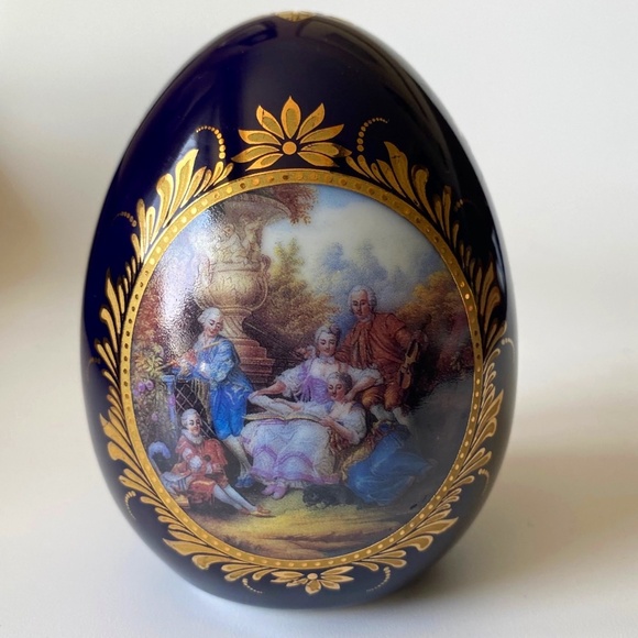 Vintage Limoges Porcelain Egg with Courting Couple Scene Gilded Collectible - Picture 2 of 12